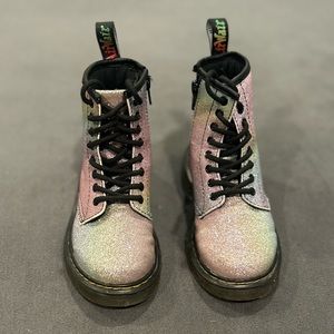 Dr Martens Boots Youth 12
Combat Pink Pascal Glitter 1460
Side Zip Lace Up Round